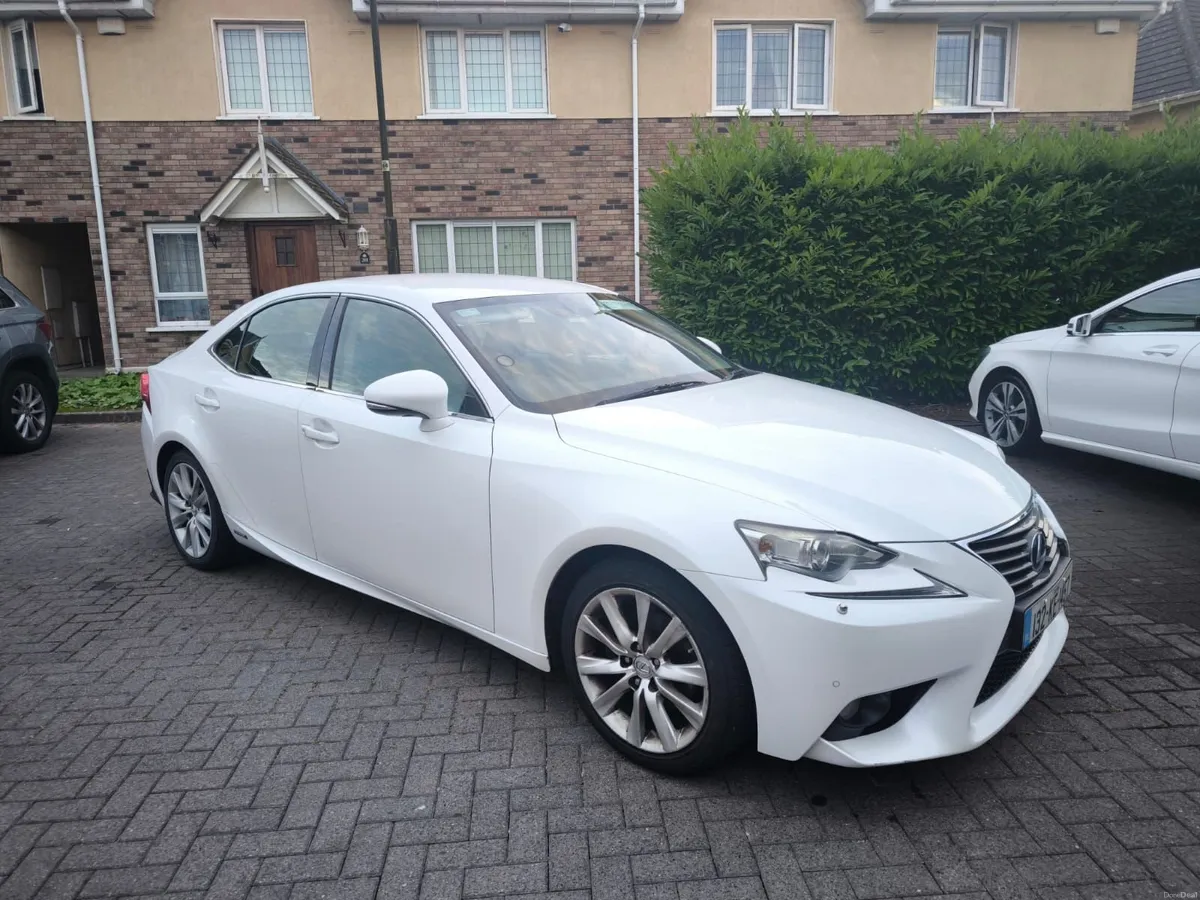 Lexus IS 300h  2013 - Image 1