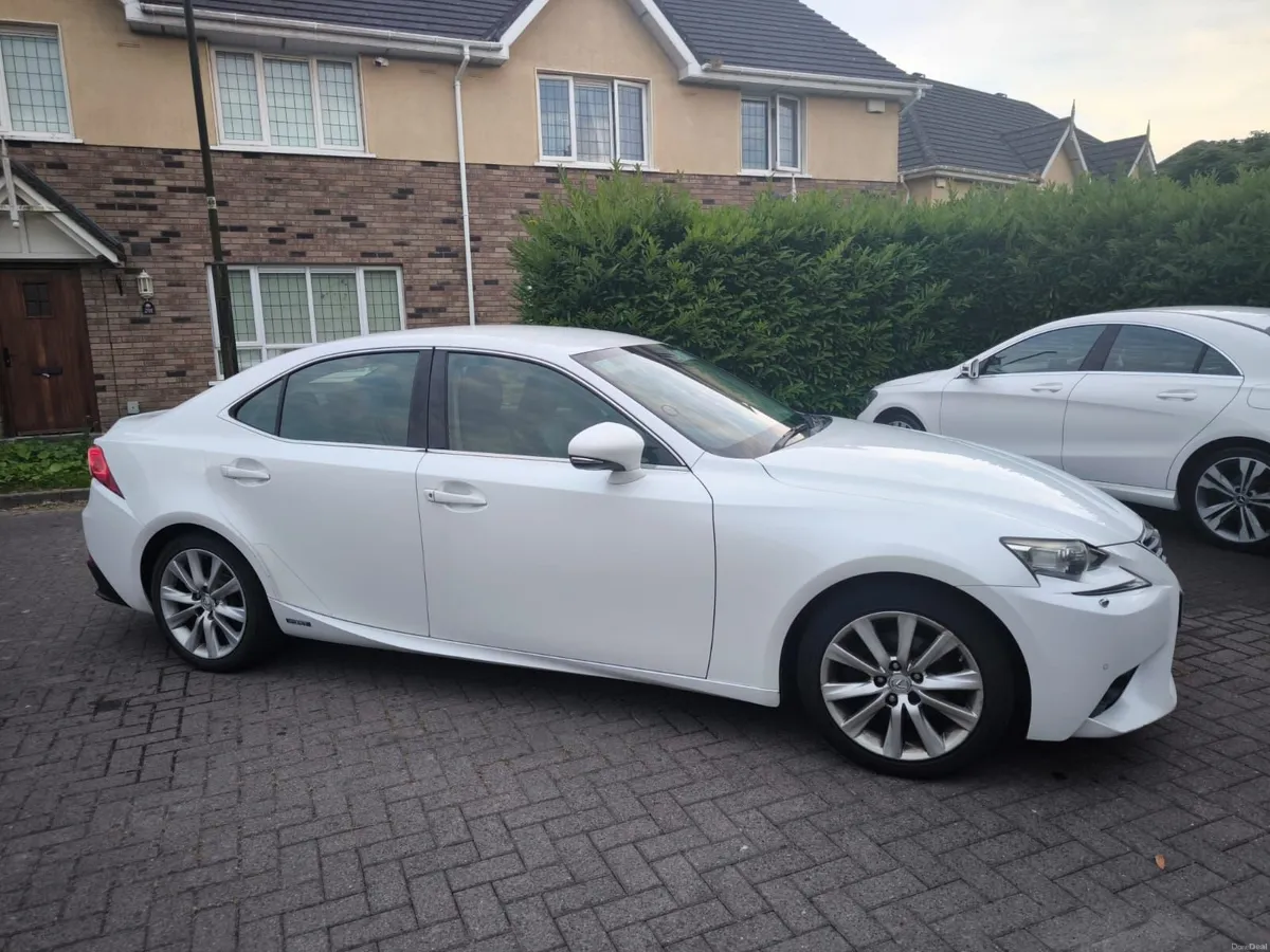 Lexus IS 300h  2013 - Image 4