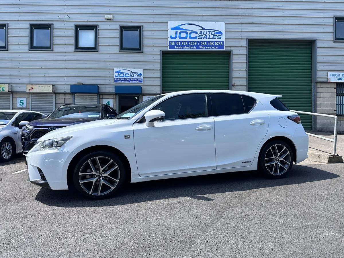 Lexus CT200H F Sport, 2016 - Image 1