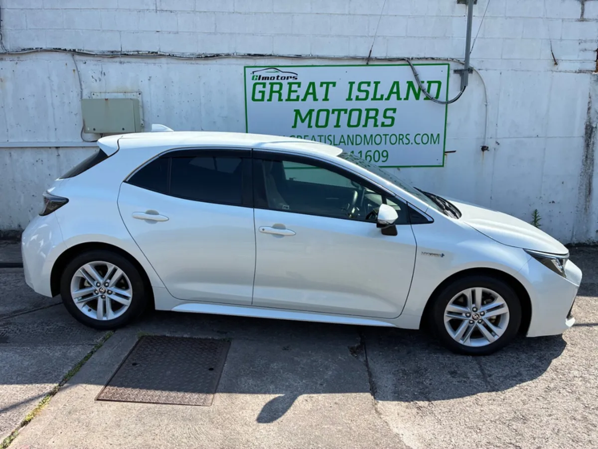 Toyota Corolla 1.8 petrol automatic hybrid tan lea - Image 4