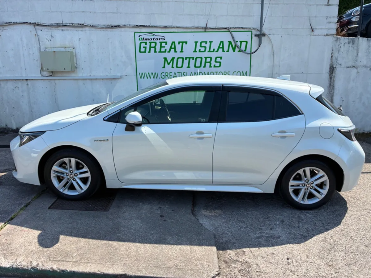 Toyota Corolla 1.8i SPORT G HYBRID TAN LEATHER INT - Image 6