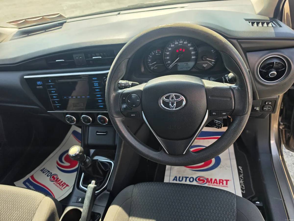Toyota Corolla 2017 - Image 2