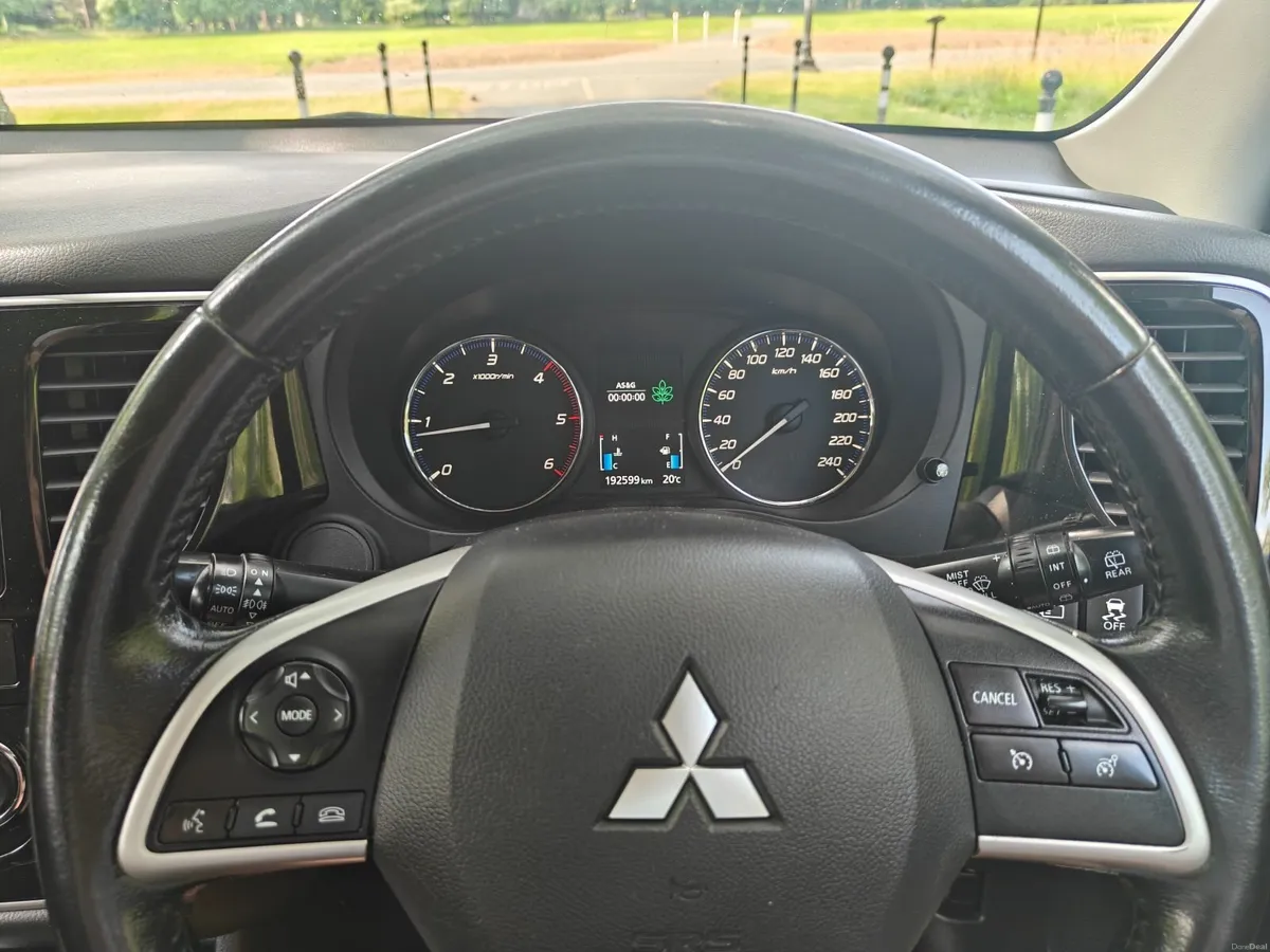 Mitsubishi Outlander 2015 , New NCT - Image 4