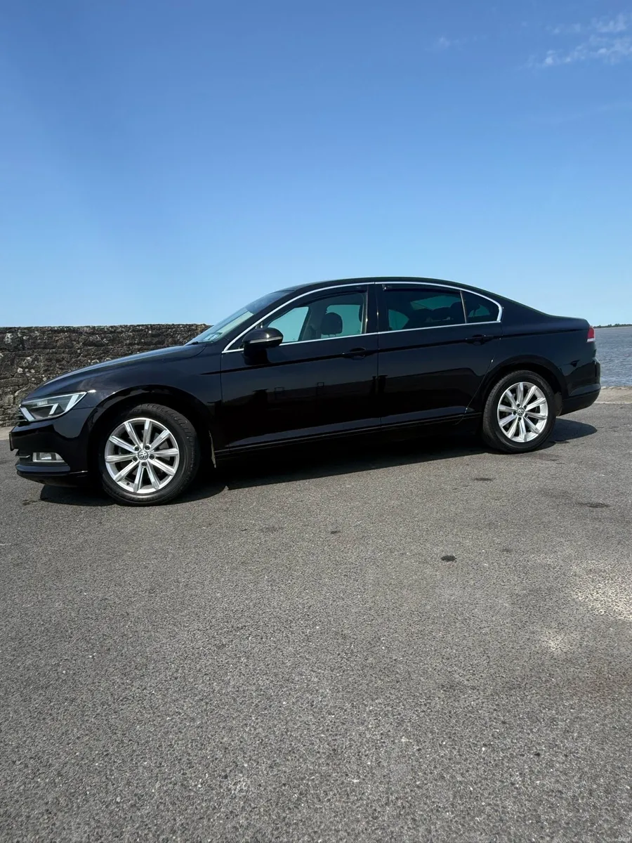Volkswagen Passat - Image 2