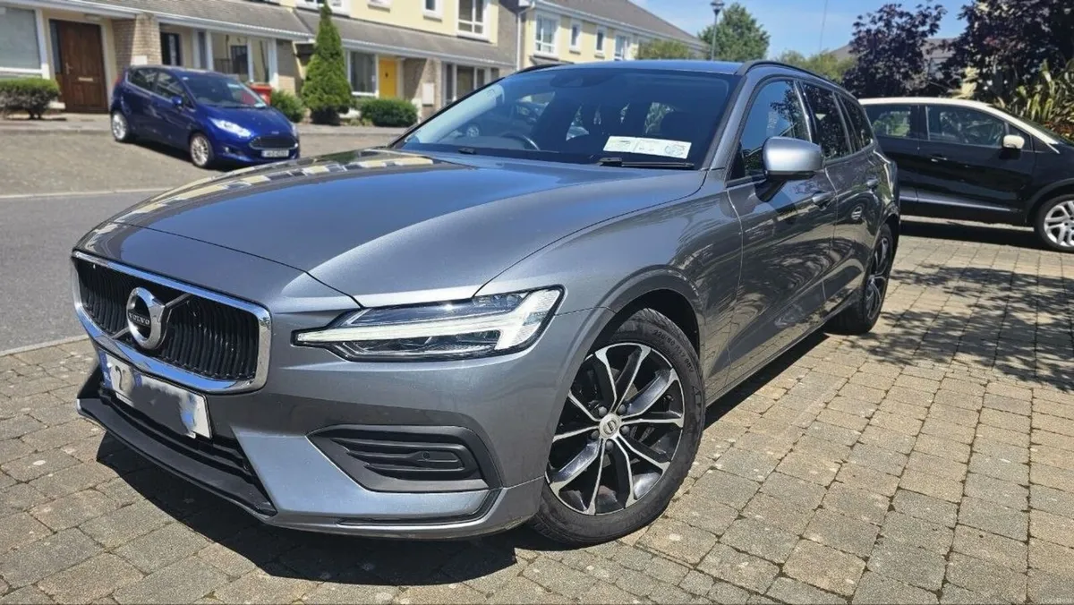 2020 Volvo V60 D3 MOMENTUM 5DR - Image 1