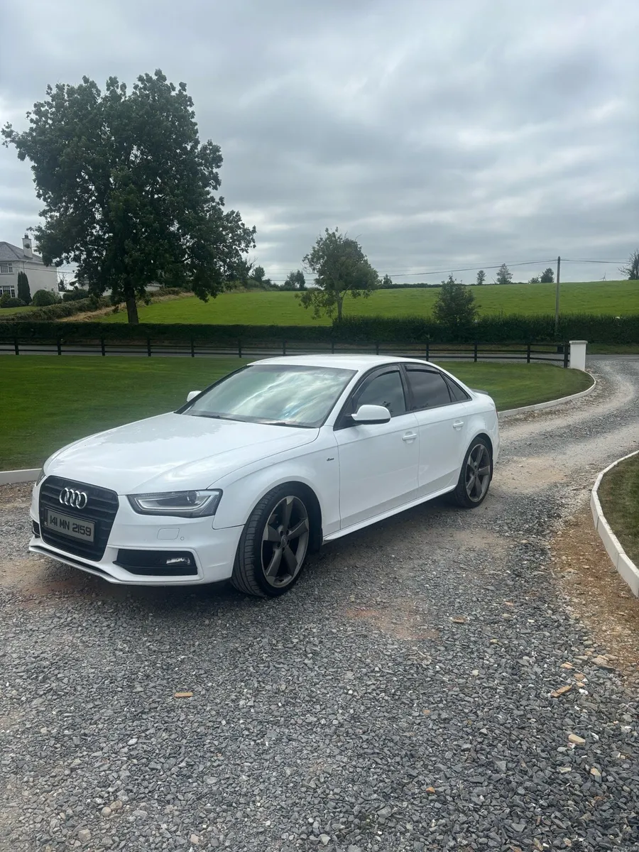 Audi A4 Black edition S Line 2014 - Image 2