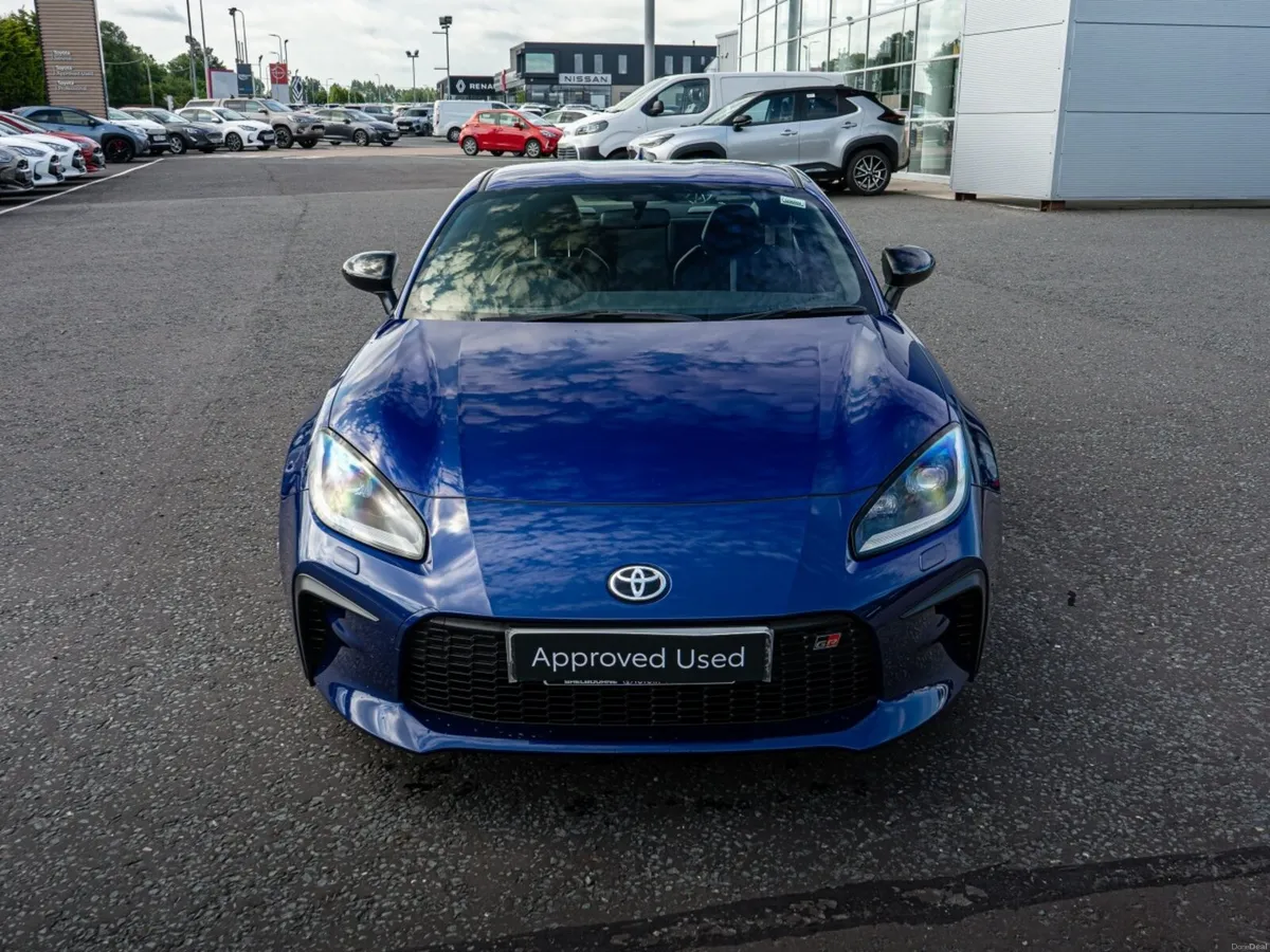 Toyota Gr86 Coupe - Image 2