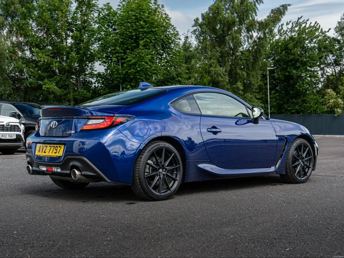 Toyota Gr86 Coupe - Image 4