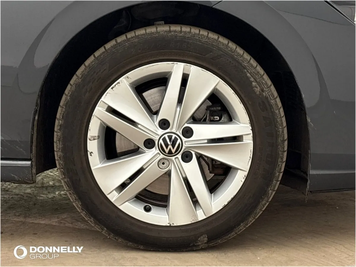 Volkswagen Golf Hatchback Style - Image 5