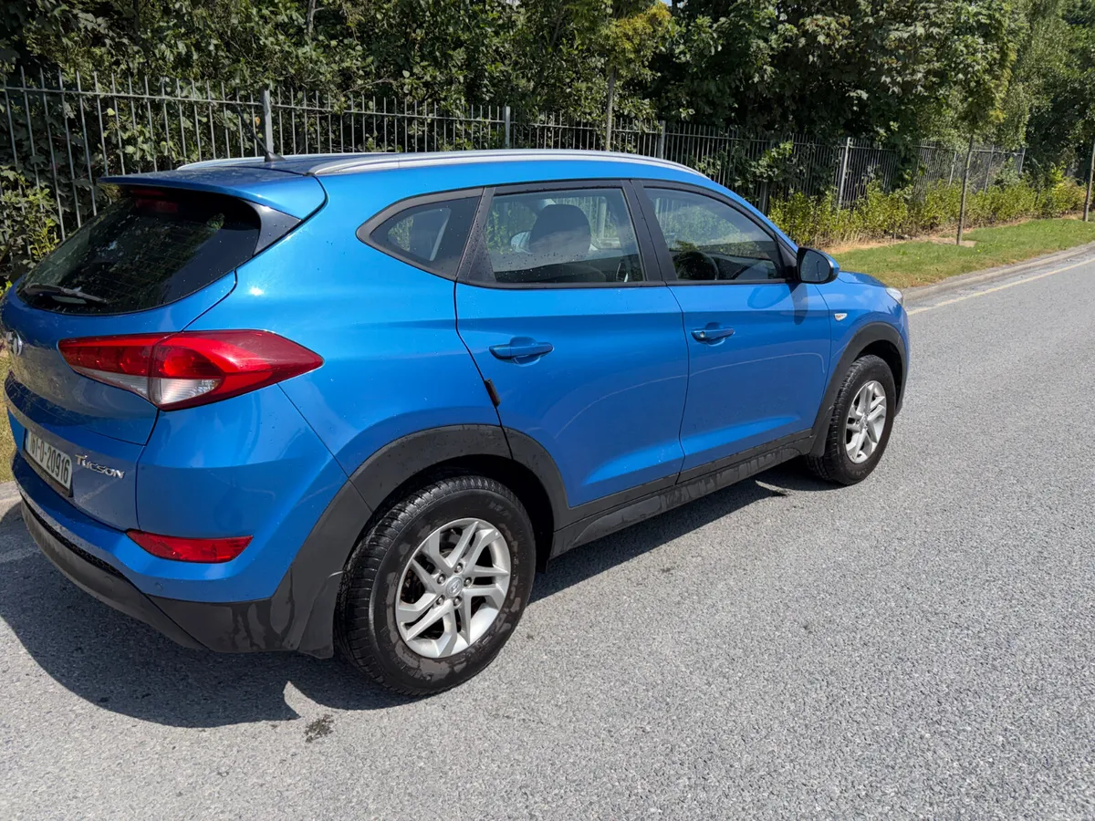 Hyundai Tucson 2016 PETROL LOW MILES - Image 4
