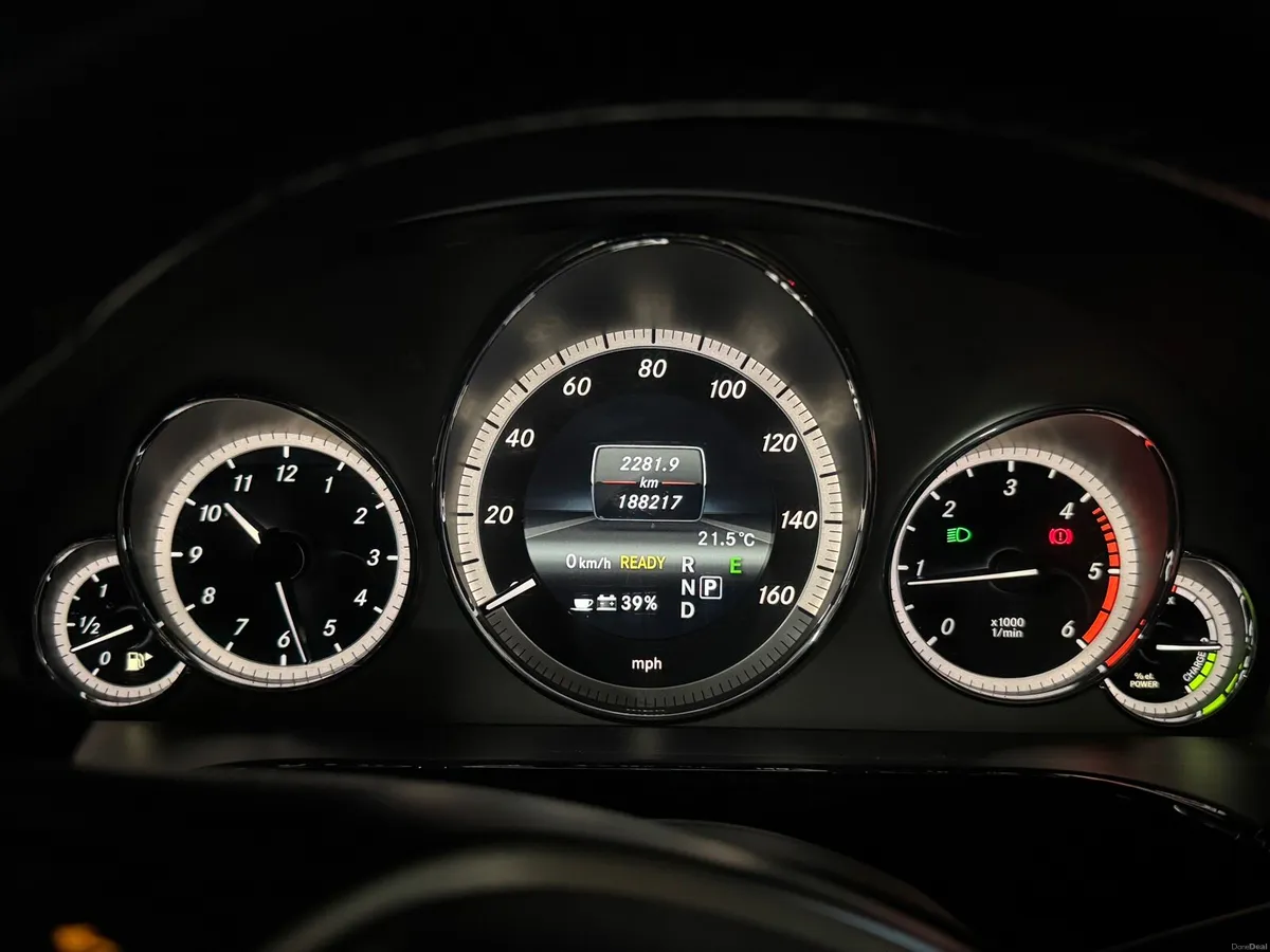 MERCEDES E300 - Image 3