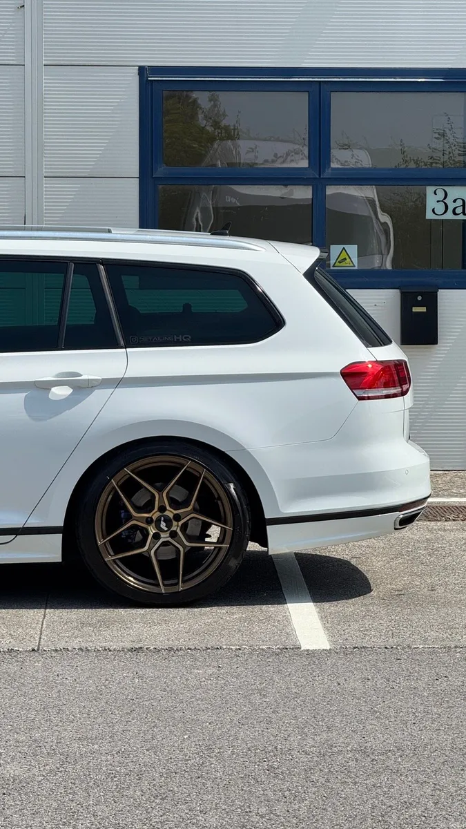R-line Passat estate - Image 6