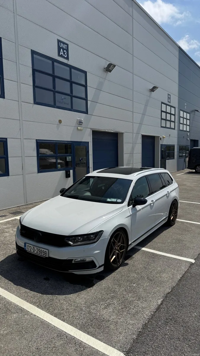VW Passat R-Line 2.0 TDI - Image 2