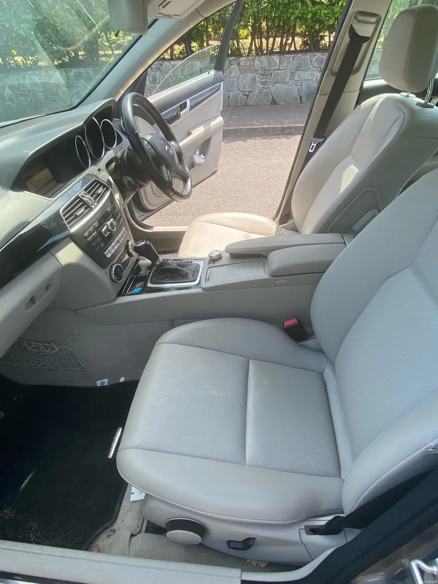 Mercedes Benz c class 2012 - Image 6
