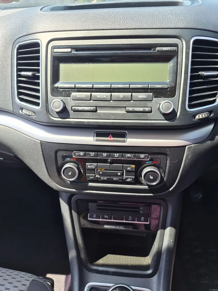 Volkswagen Sharan 2011 - Image 2
