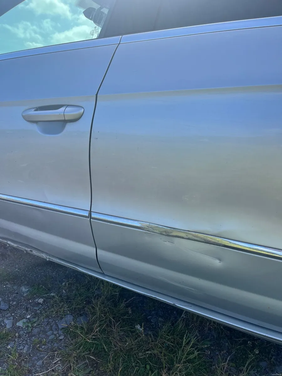 Volkswagen Passat 2011 - Image 3