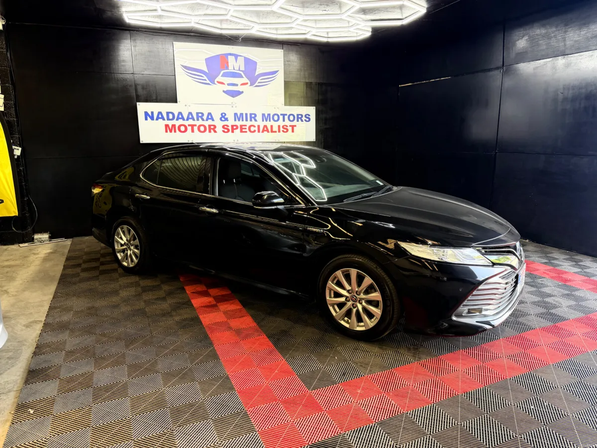 Toyota Camry 2020 - Image 2
