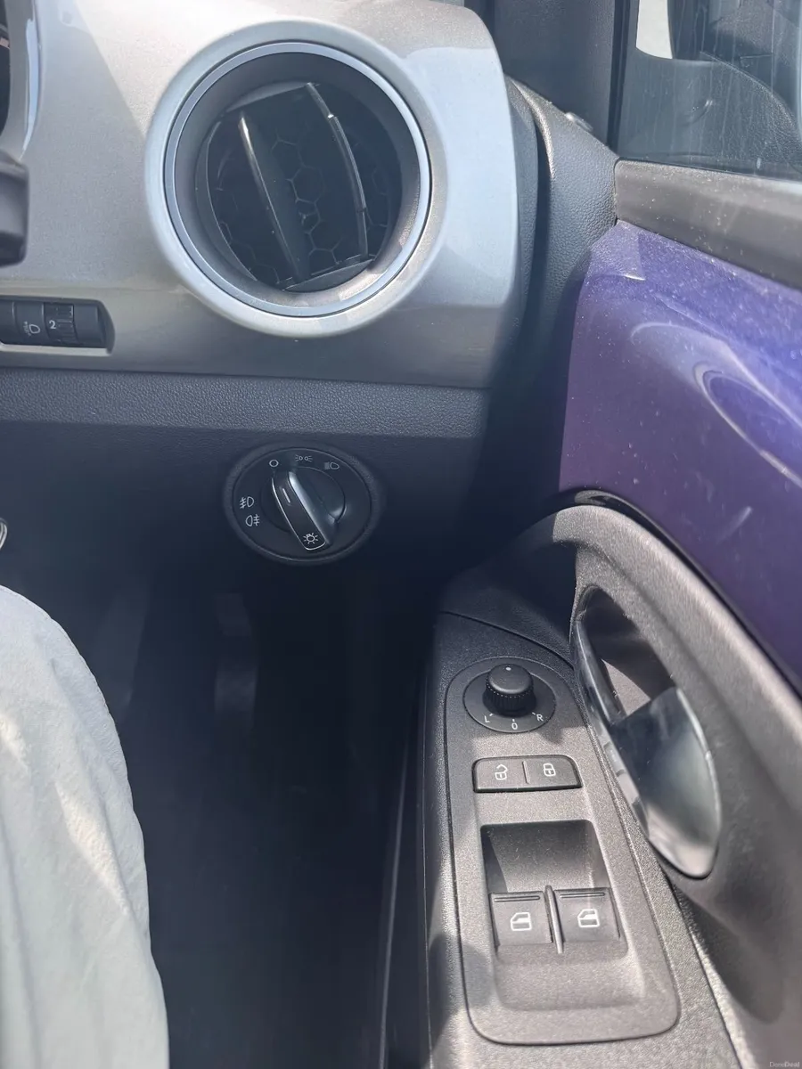 VW Up! Automatic | Heated Seats | Reverse Camera - Image 4