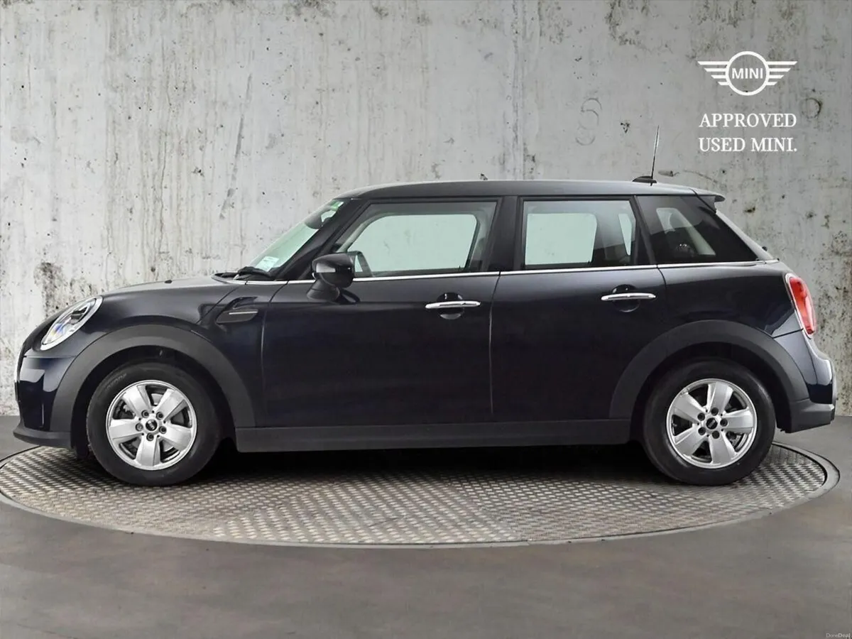 Mini Cooper 5-Door Cooper Classic - Image 3
