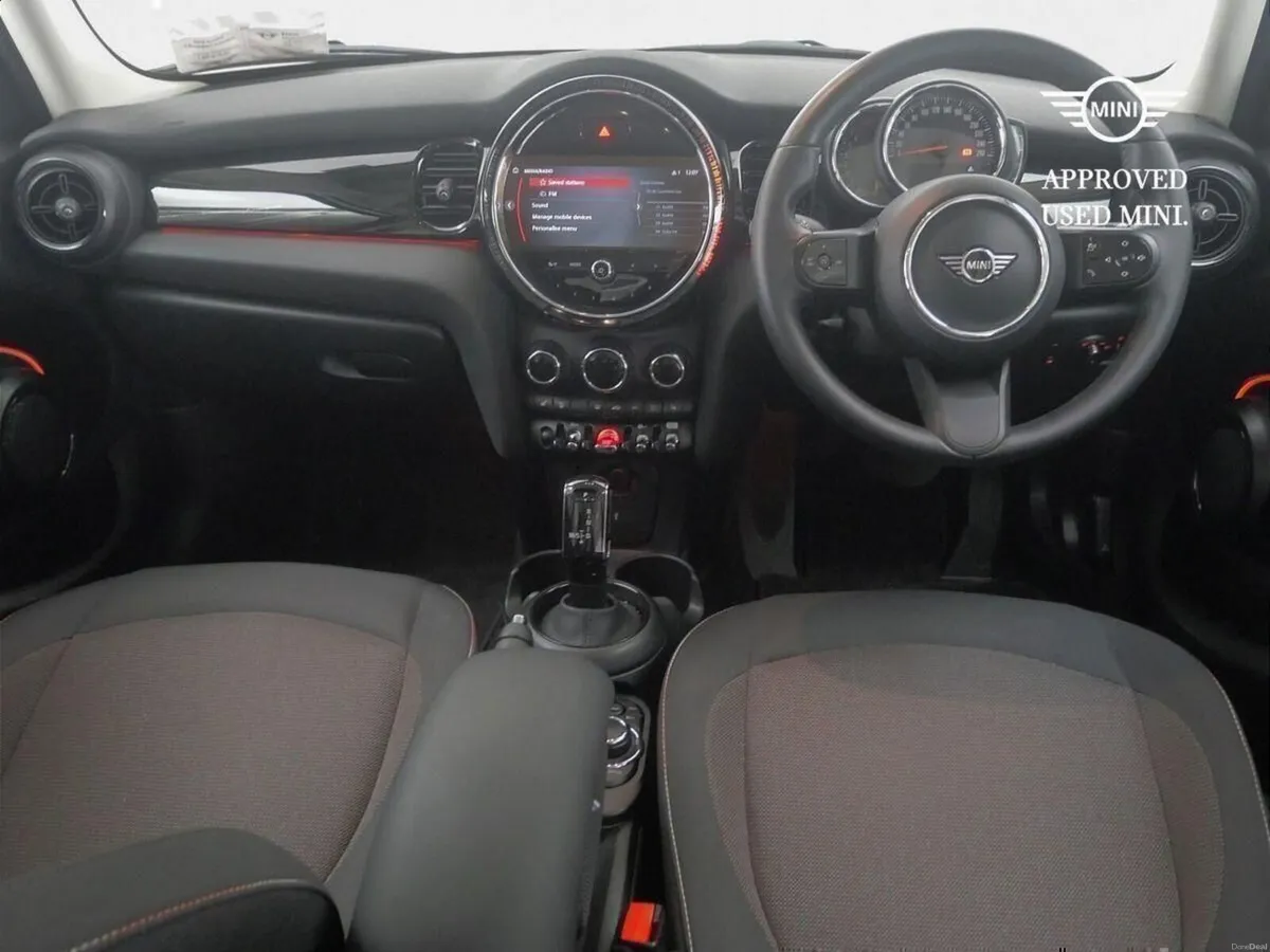Mini Cooper 5-Door Cooper Classic - Image 4