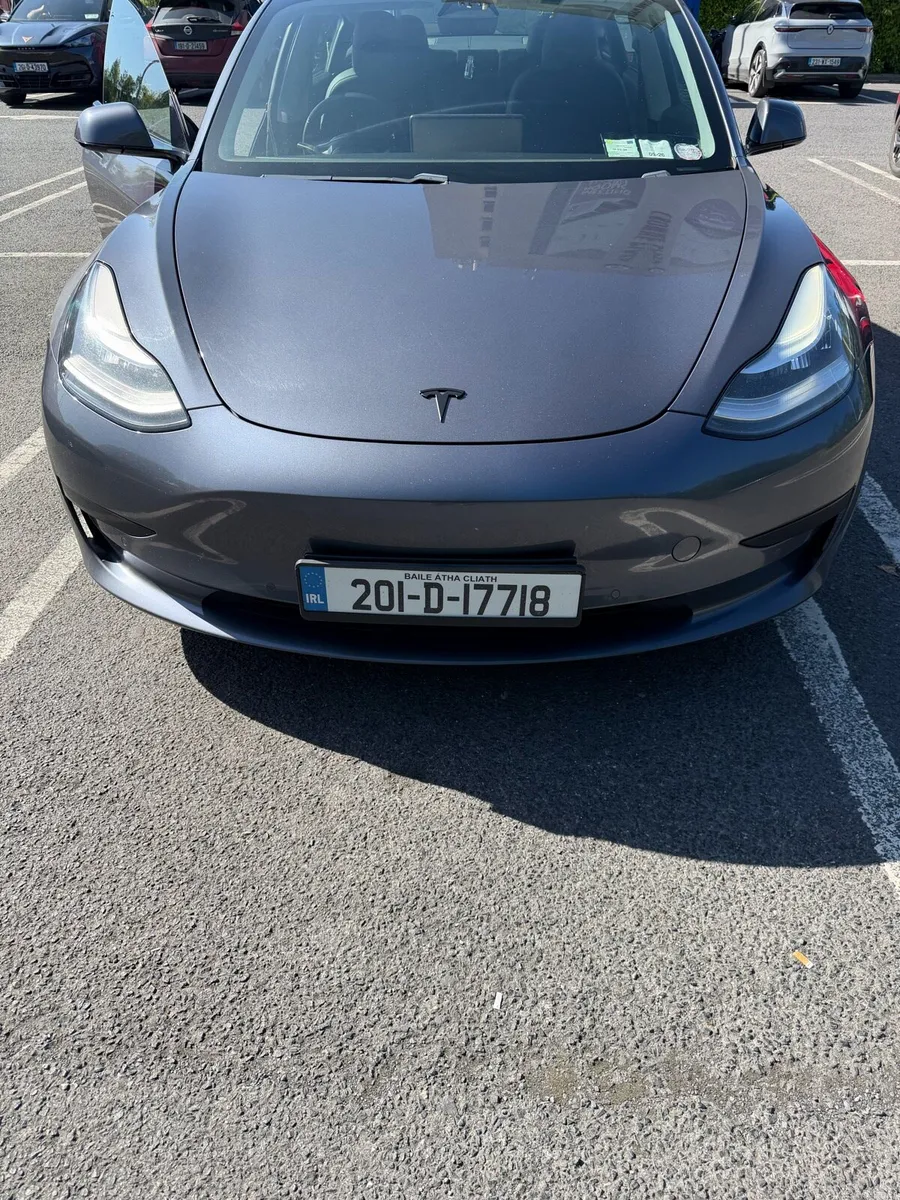 Tesla Model 3 SR - Image 2