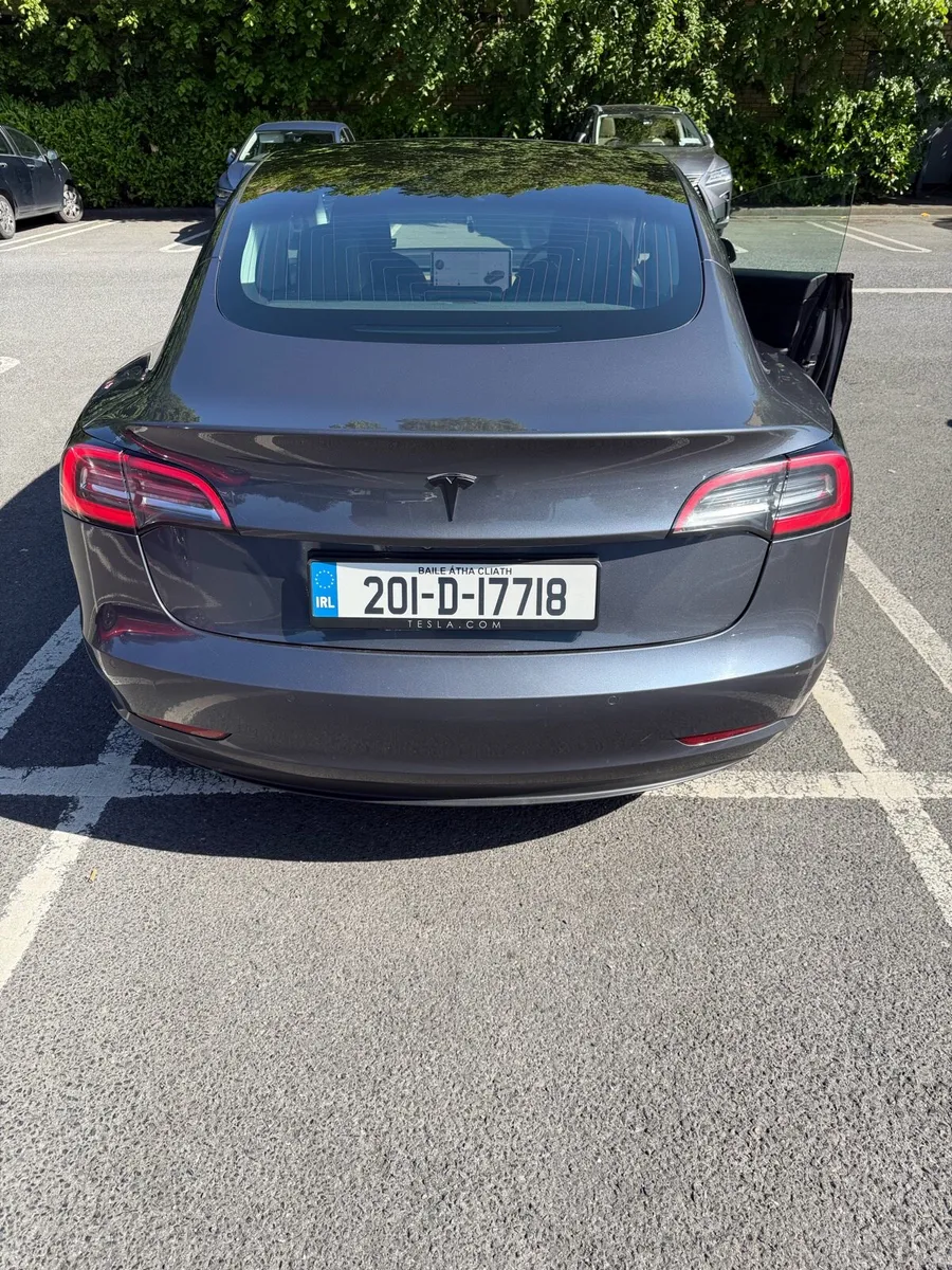 Tesla Model 3 SR - Image 3