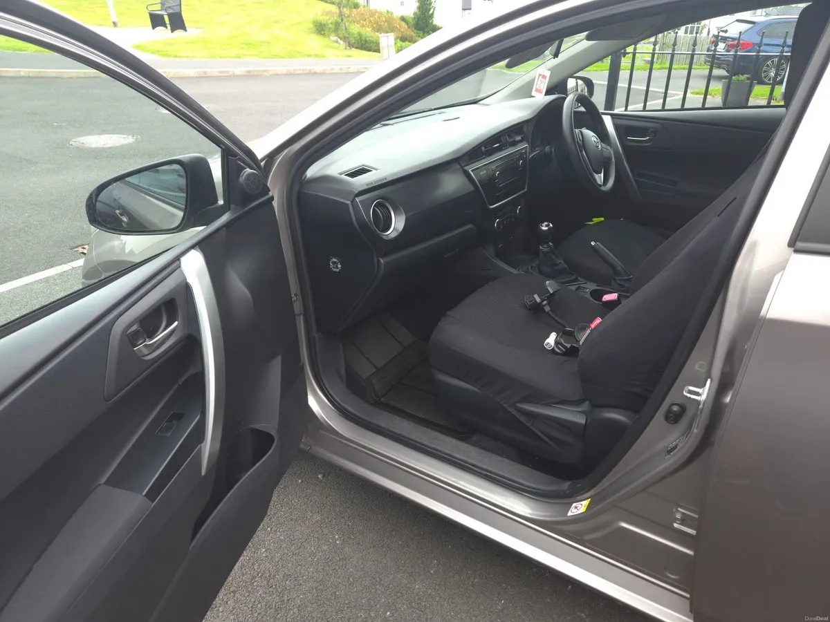Toyota Auris 2013 diesel - Image 3