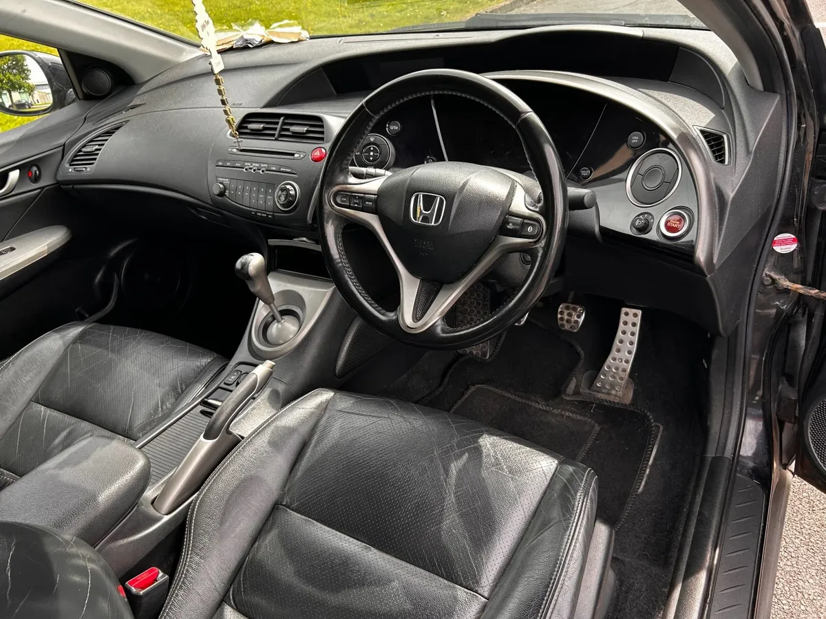 Honda Civic 2009 - Image 2