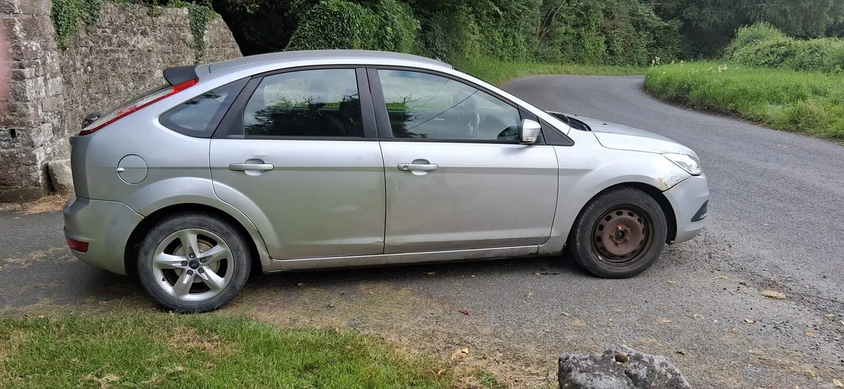 2010 ford focus - Image 1