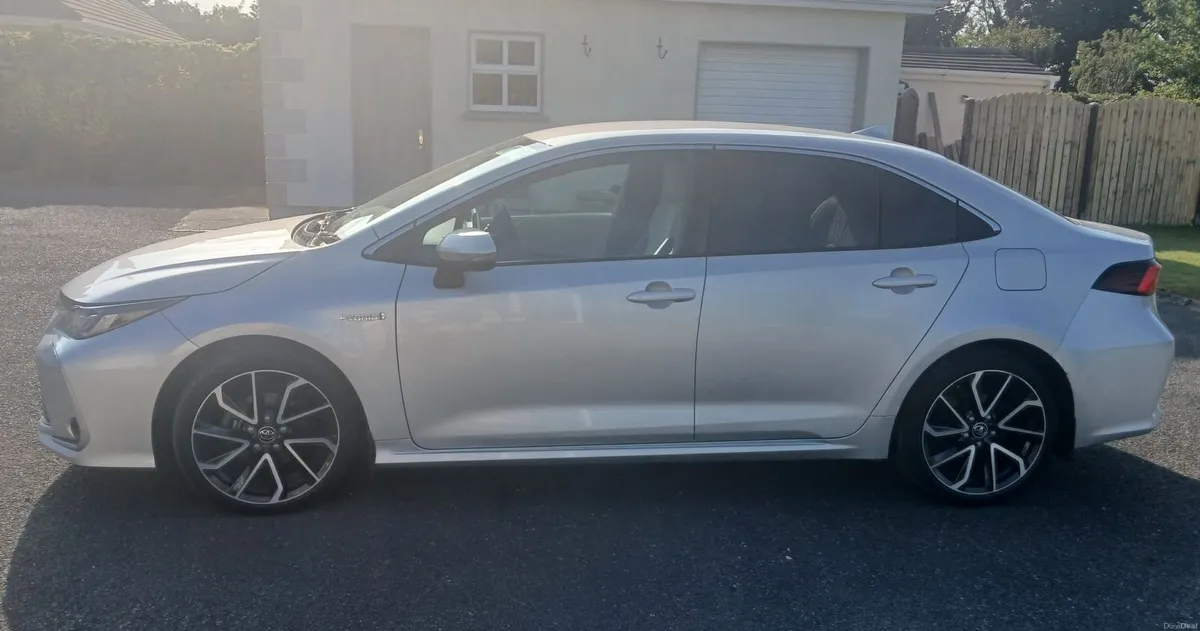 2019 Toyota Corolla Sol 1.8 Petrol Hybrid Auto - Image 4