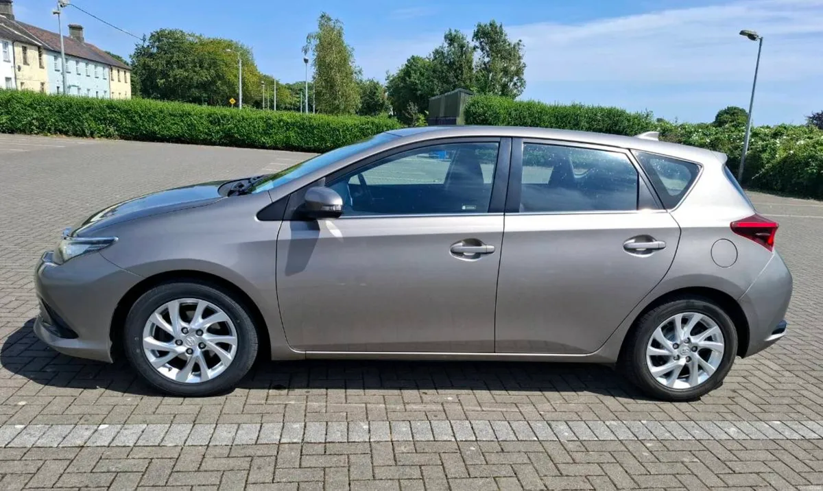 Toyota Auris 1.4 Diesel - Image 2