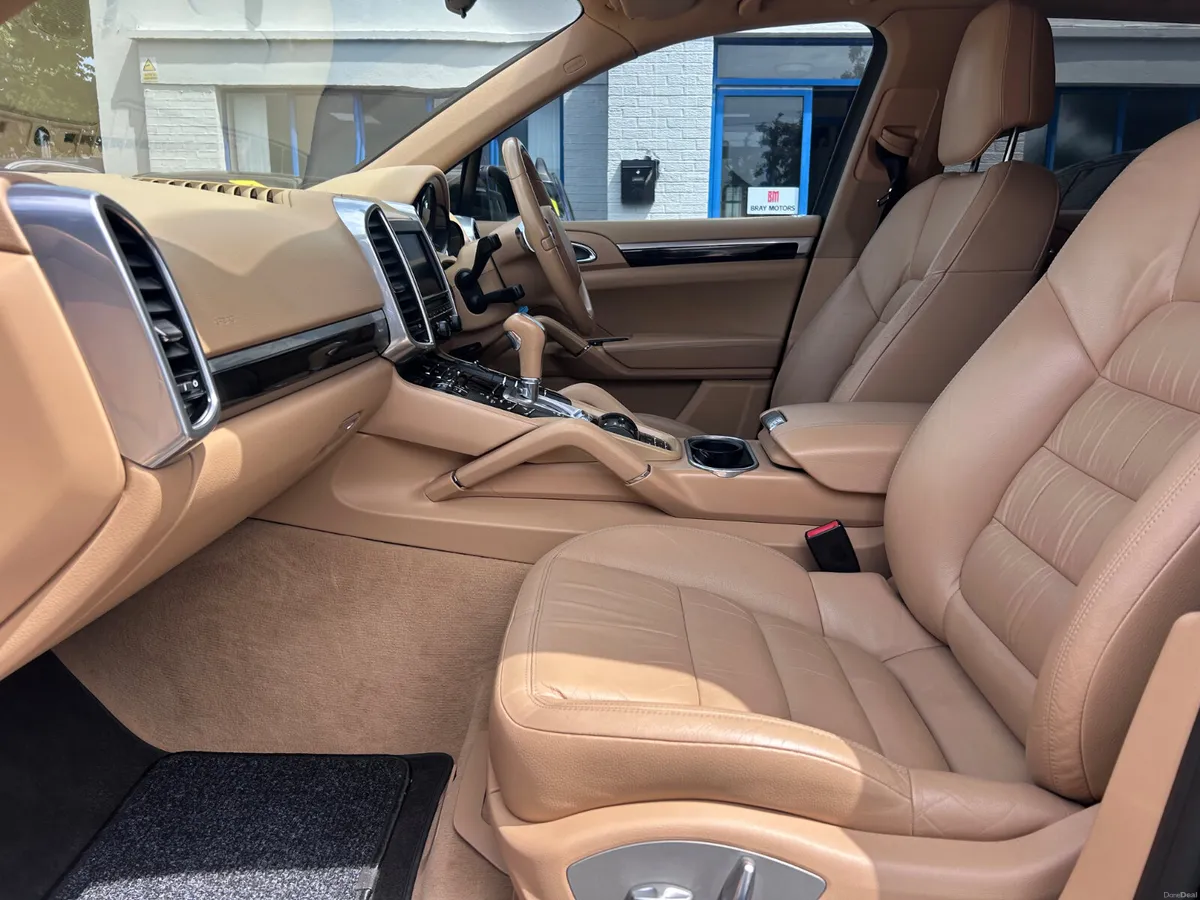 2012 PORSCHE CAYENNE 3.0d AUTO HIGH SPEC - Image 4