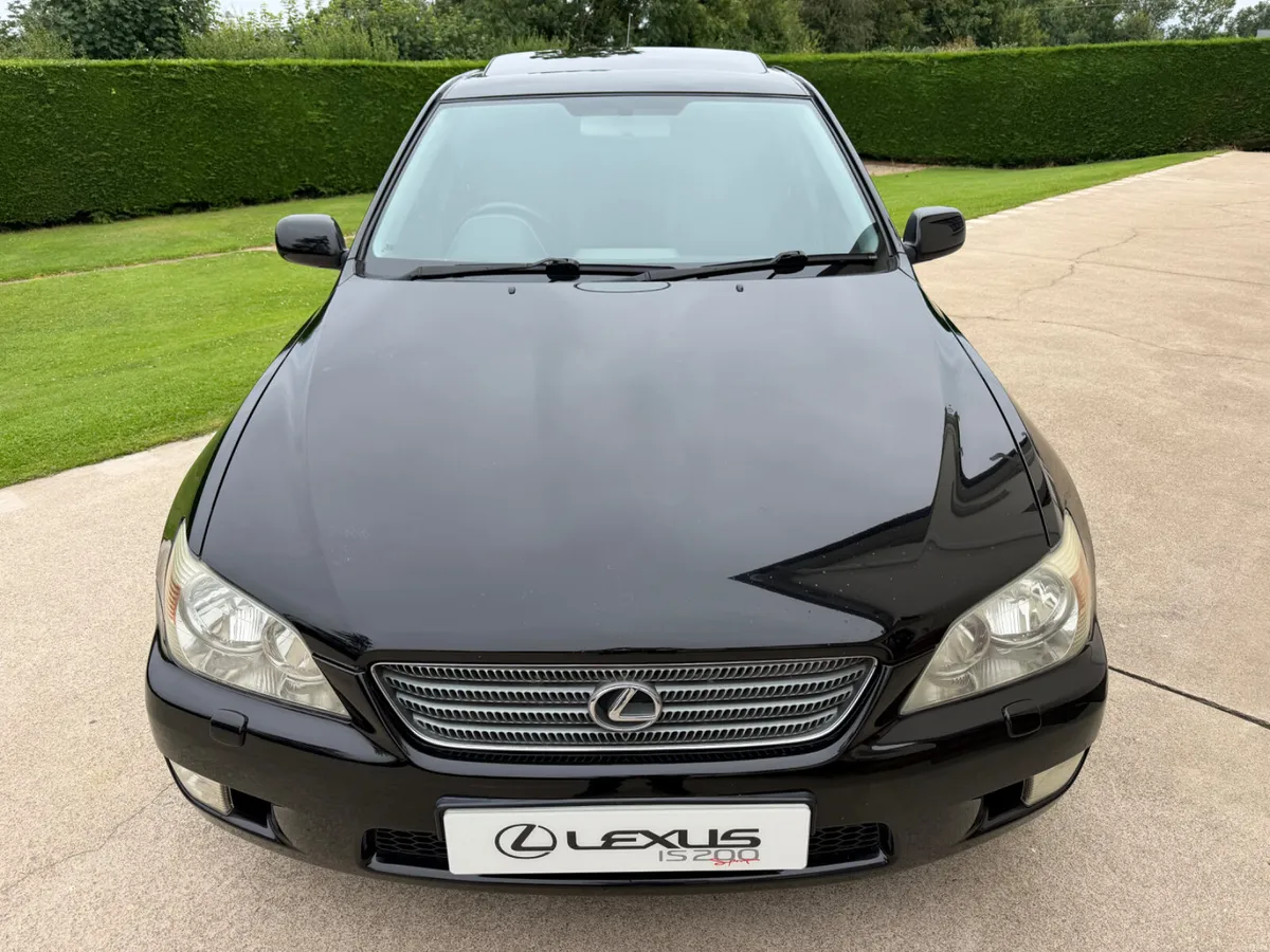 2001 LEXUS IS200 SE | SUNROOF | PRIVACY GLASS - Image 5