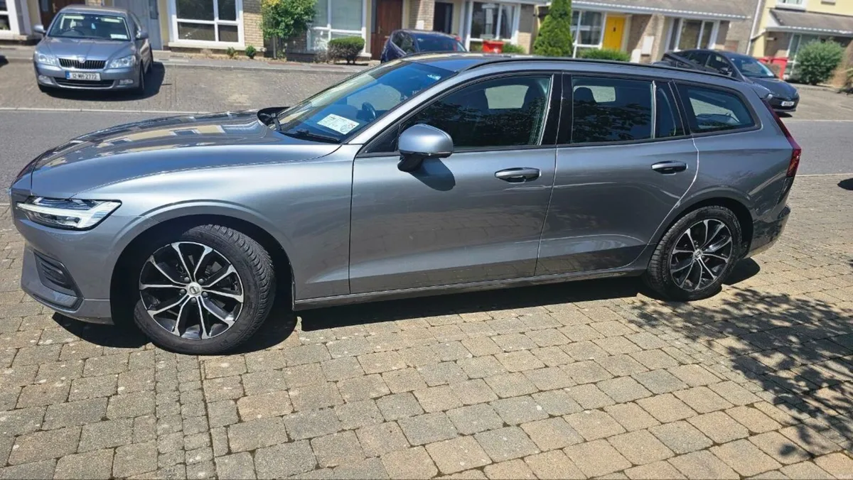 2020 Volvo V60 D3 MOMENTUM 5DR - Image 3