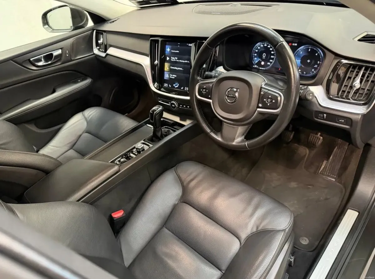 2020 Volvo V60 D3 MOMENTUM 5DR - Image 4