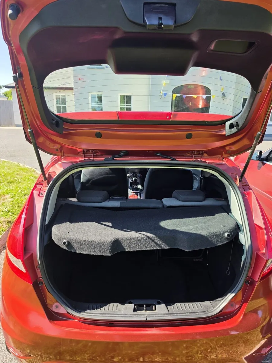 Ford Fiesta 2010 - Image 2
