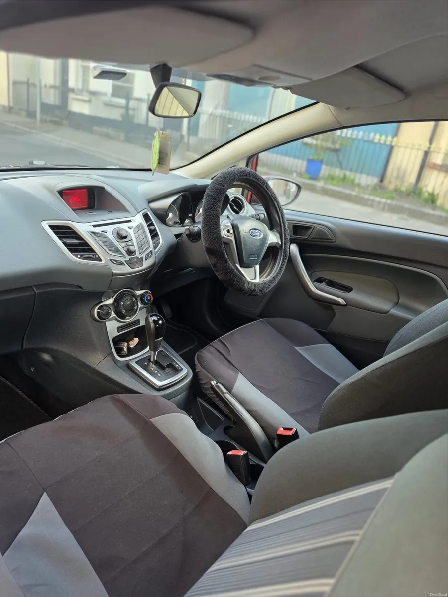 Ford Fiesta 2010 - Image 4