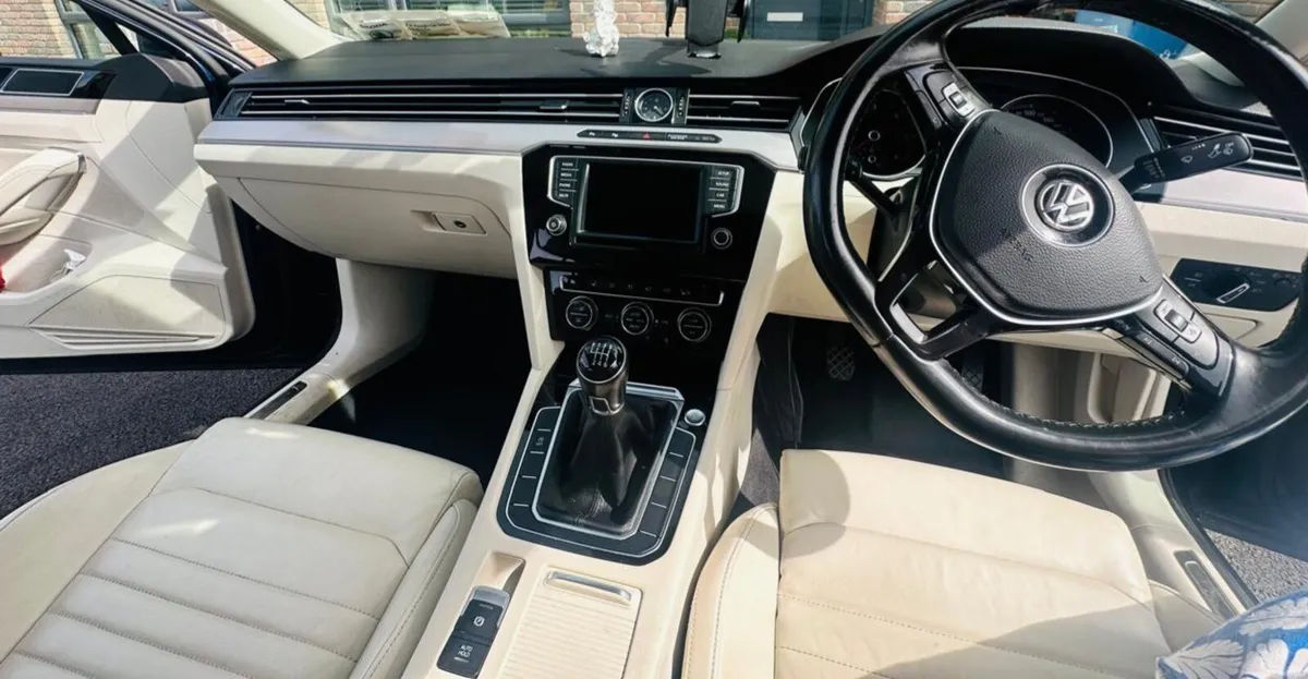 Passat 2016 LuxuryTrim HighlineBeige Leather Seat - Image 2