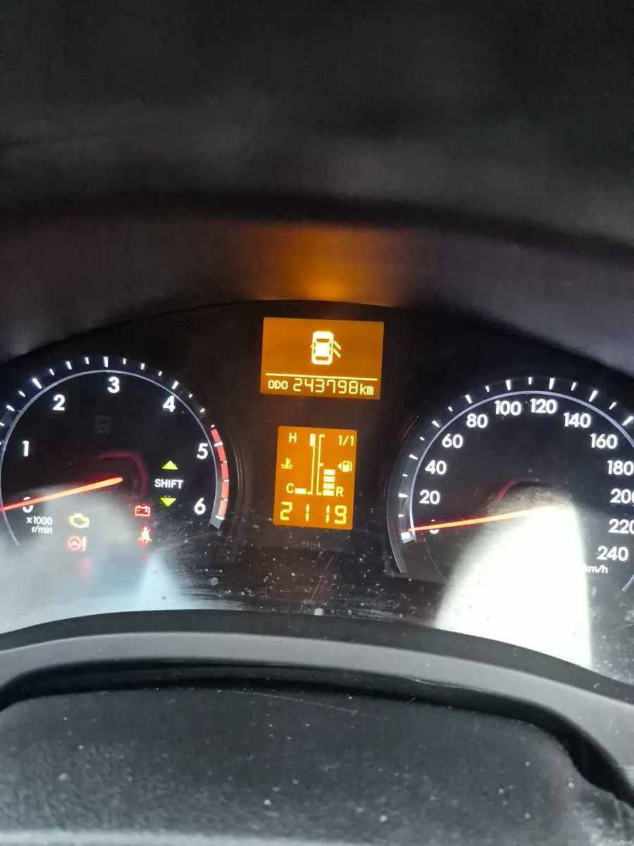 Toyota Avensis 2012 - Image 3