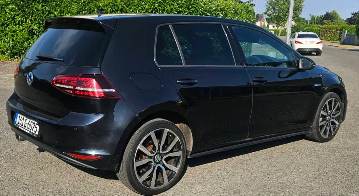 2016 VW Golf GTE AUTOMATIC - Image 2