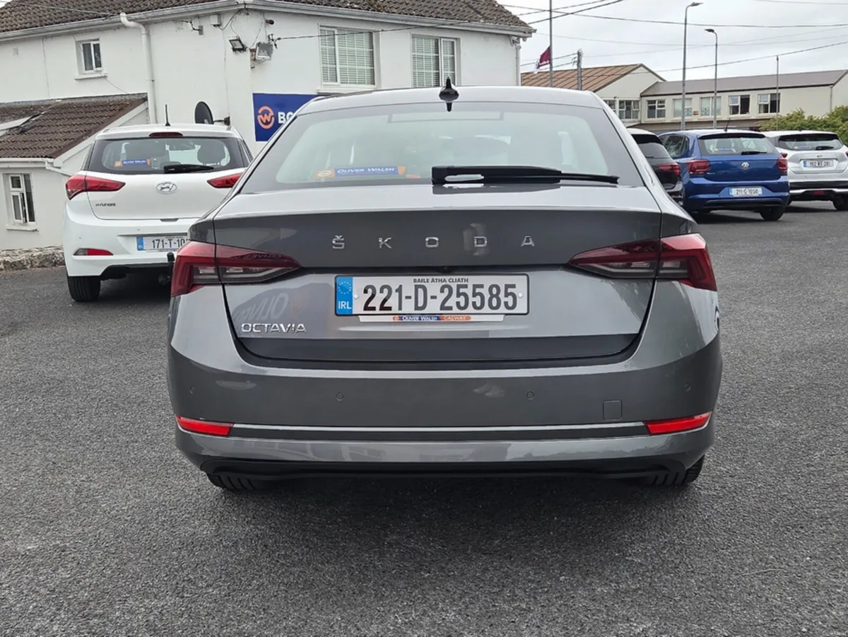 Skoda Octavia STYLE 2.0 TDI 150HP DSG 5 5DR AUTO - Image 5