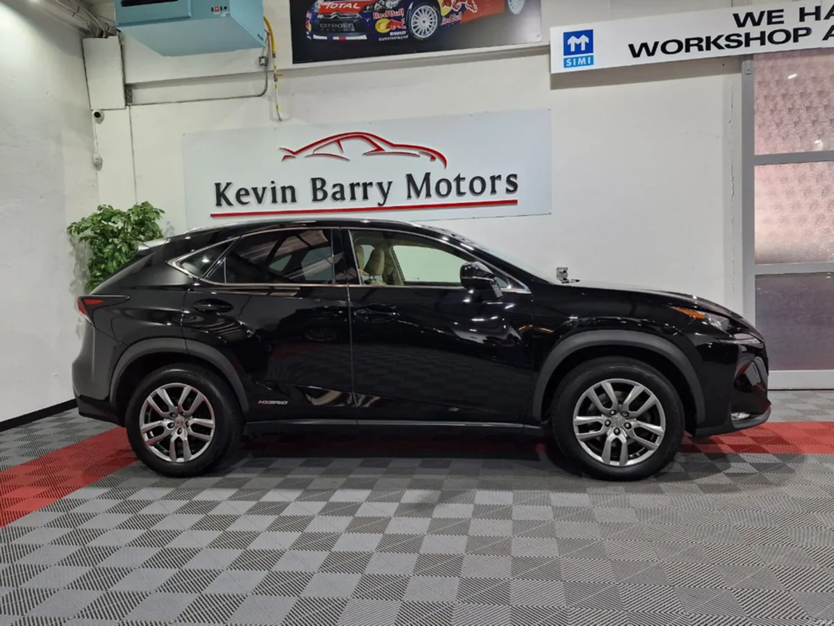 Lexus NX 2.5 HYBRID LUXURY 4WD AUTOMATIC - Image 4