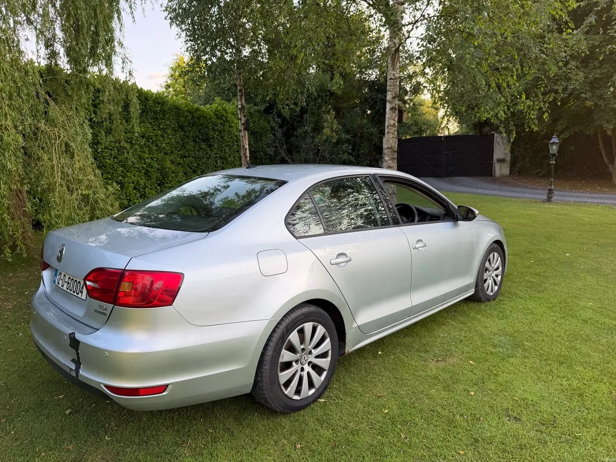 12 Volkswagen Jetta 1.6 Tdi Automatic - Image 5
