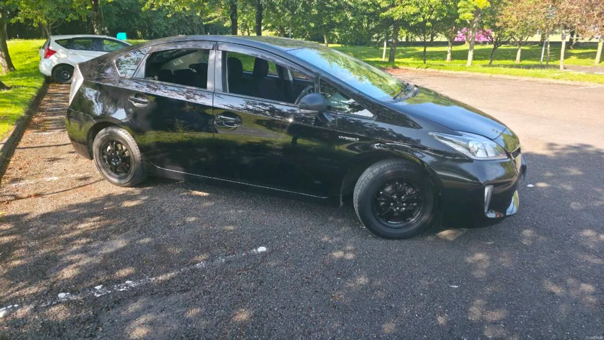 Toyota prius 2015 - Image 4