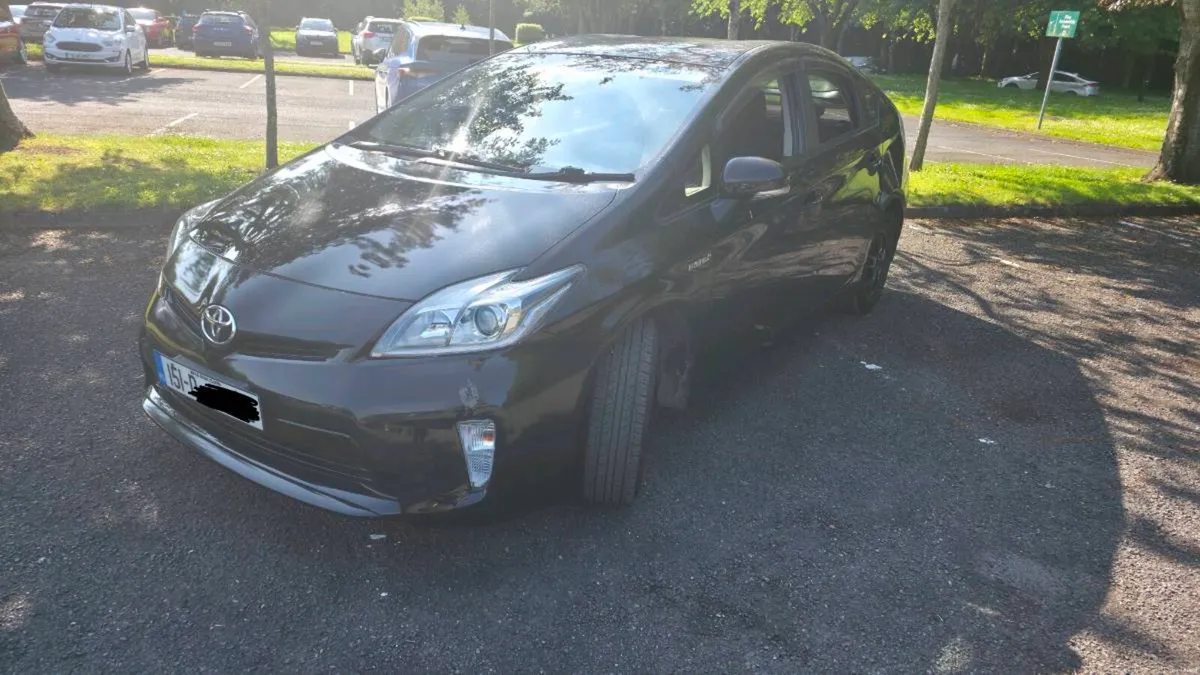 Toyota prius 2015 - Image 2