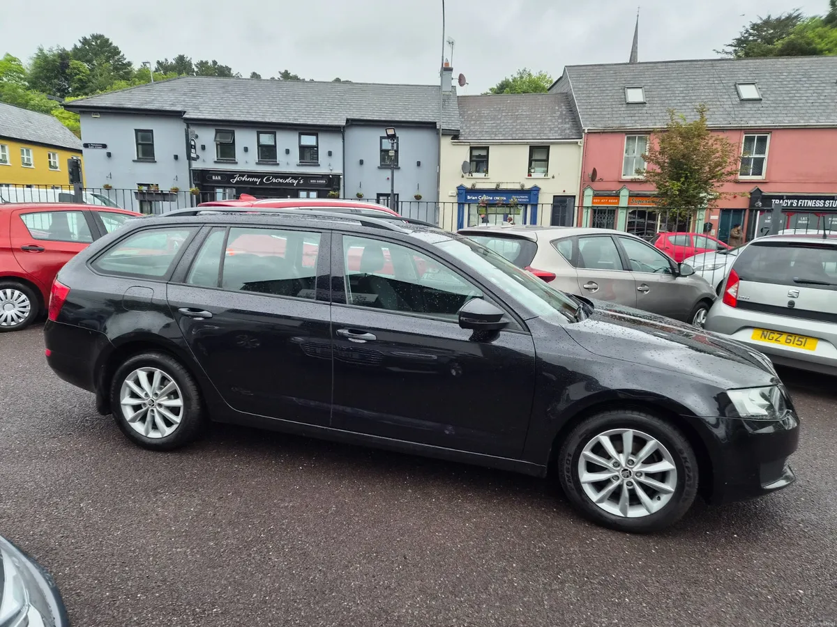 Skoda Octavia 1.6 TDI Auto Estate, FSH, New T-Belt - Image 4