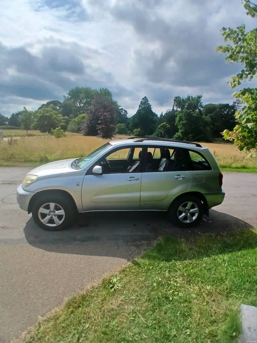 Rav4 Toyota main dealer service history - Image 3