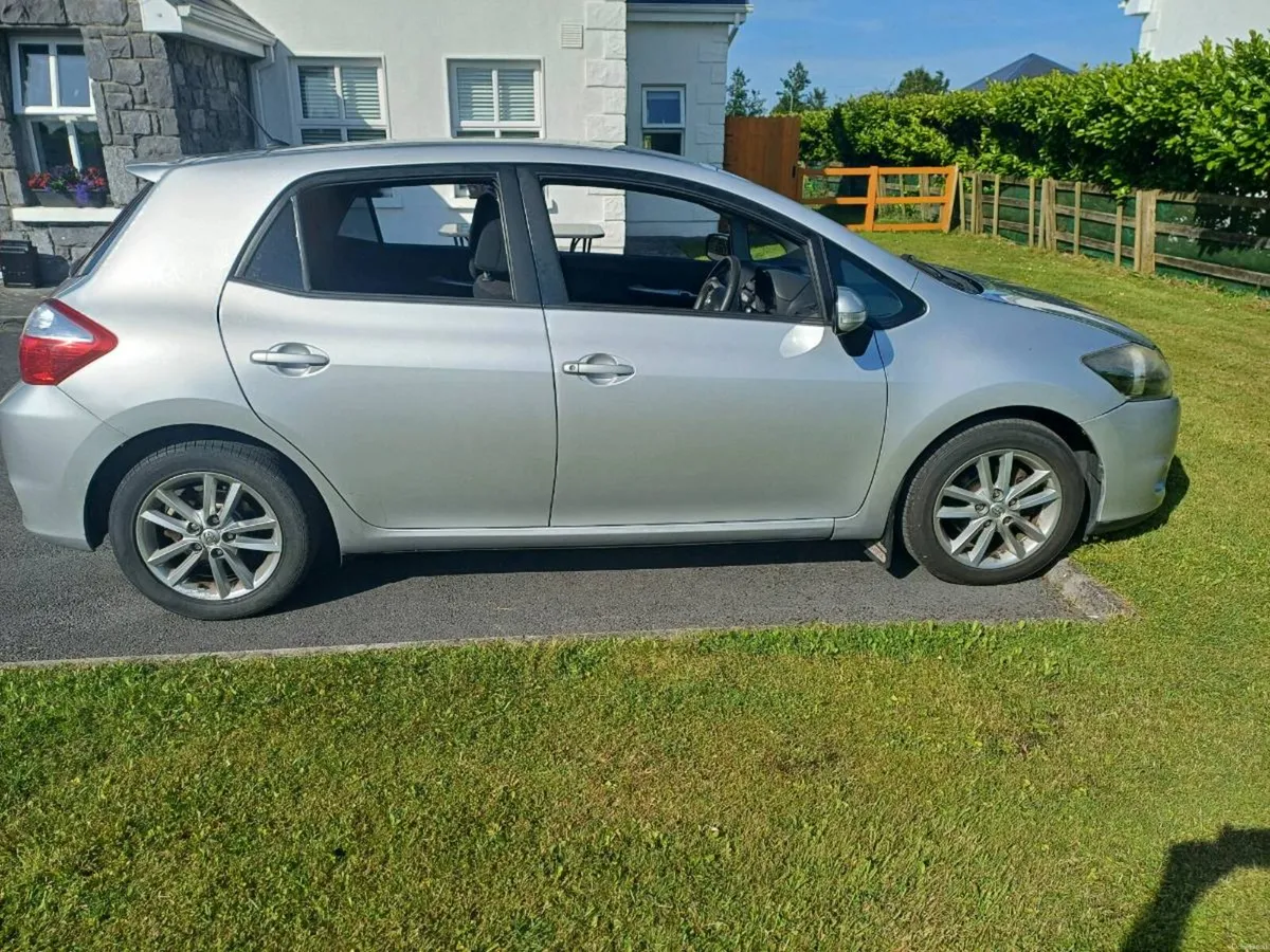 Toyota Auris Automatic - Image 1