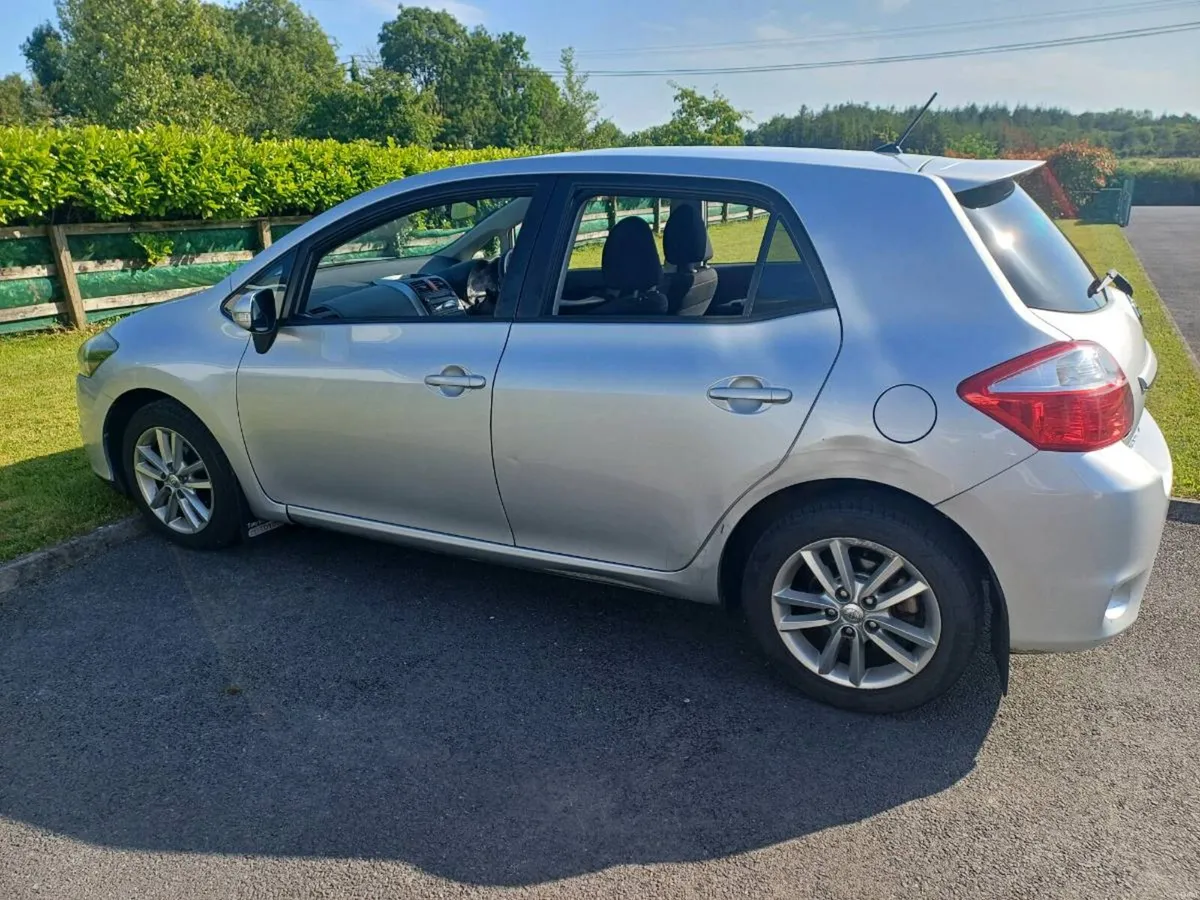 Toyota Auris Automatic - Image 2