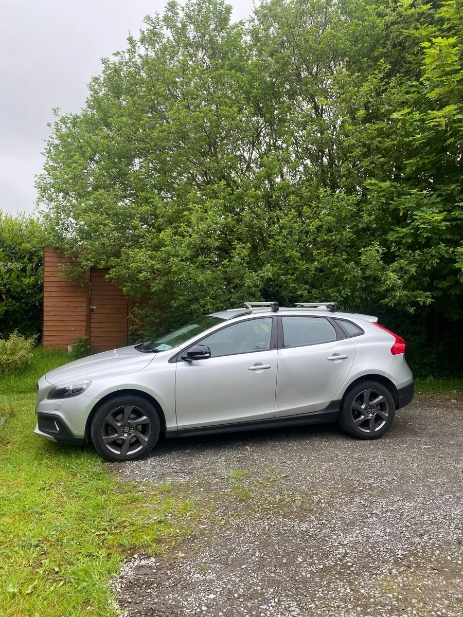 Volvo V40 2015 - Image 1